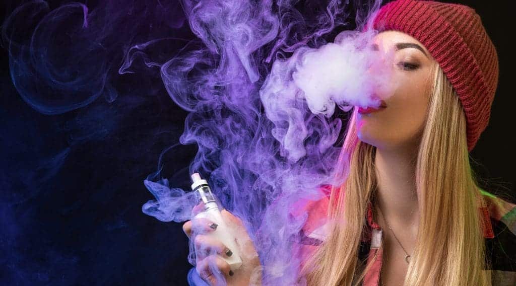 How to Hit a Vape Properly – Without Coughs or Clogs! Rokin | Vape Carts shutterstock 1087008287